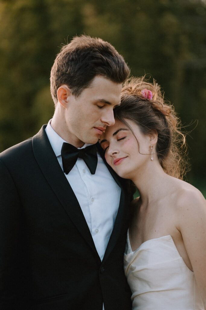 photo de couple lors d'un mariage à bordeaux prise par un photographe professionnel, wedding photographe.